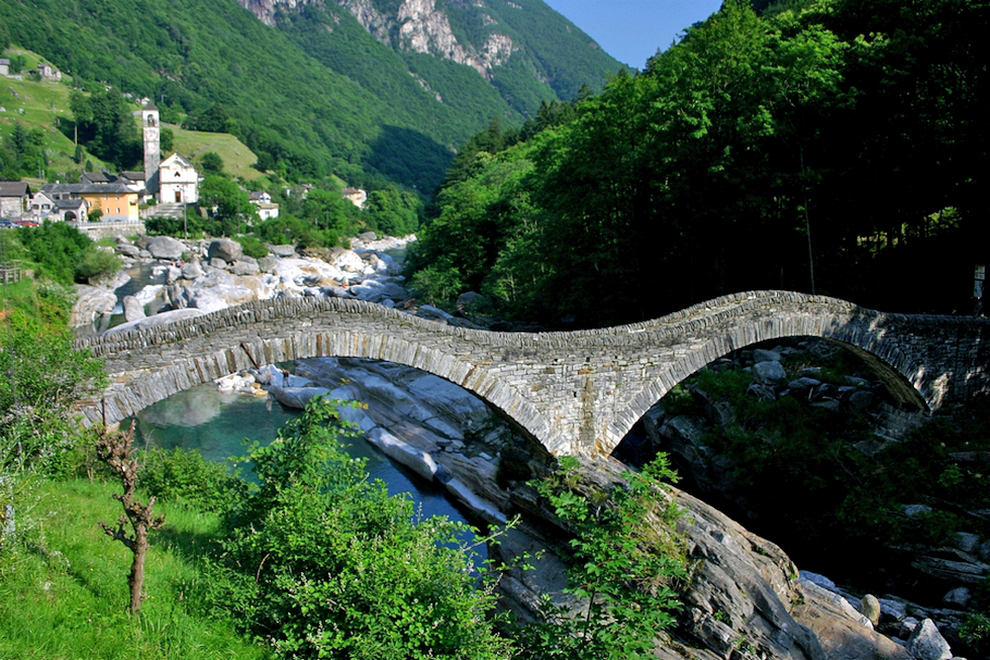 Brücke im Verzascatal / Tessin