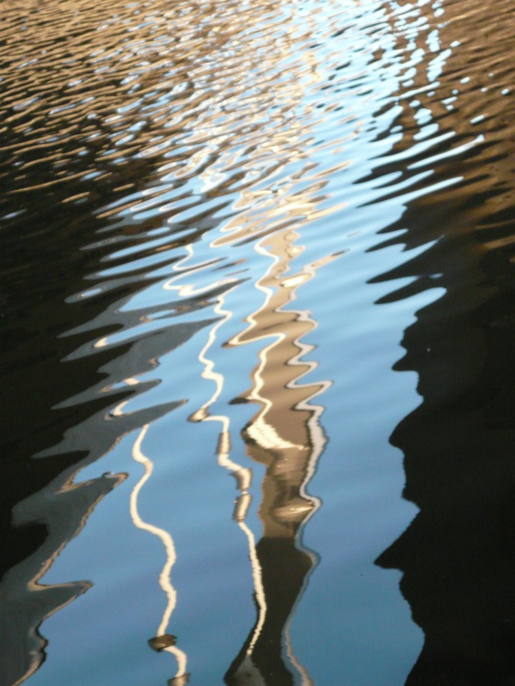 Brücke im Wasser ... oder was man noch so alles im Wasser entdecken kann :)