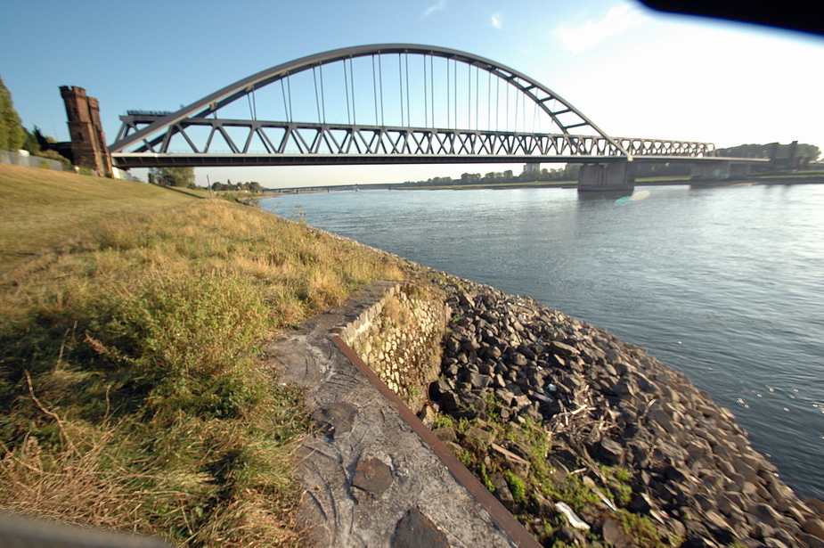 Brücke im Weitwinkel