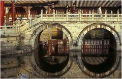 Brücke im Yuantong-Tempel in Kunming