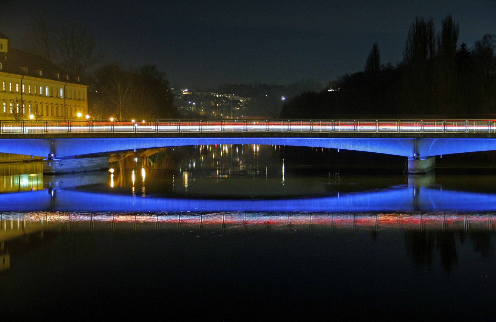 Brücke in Blau