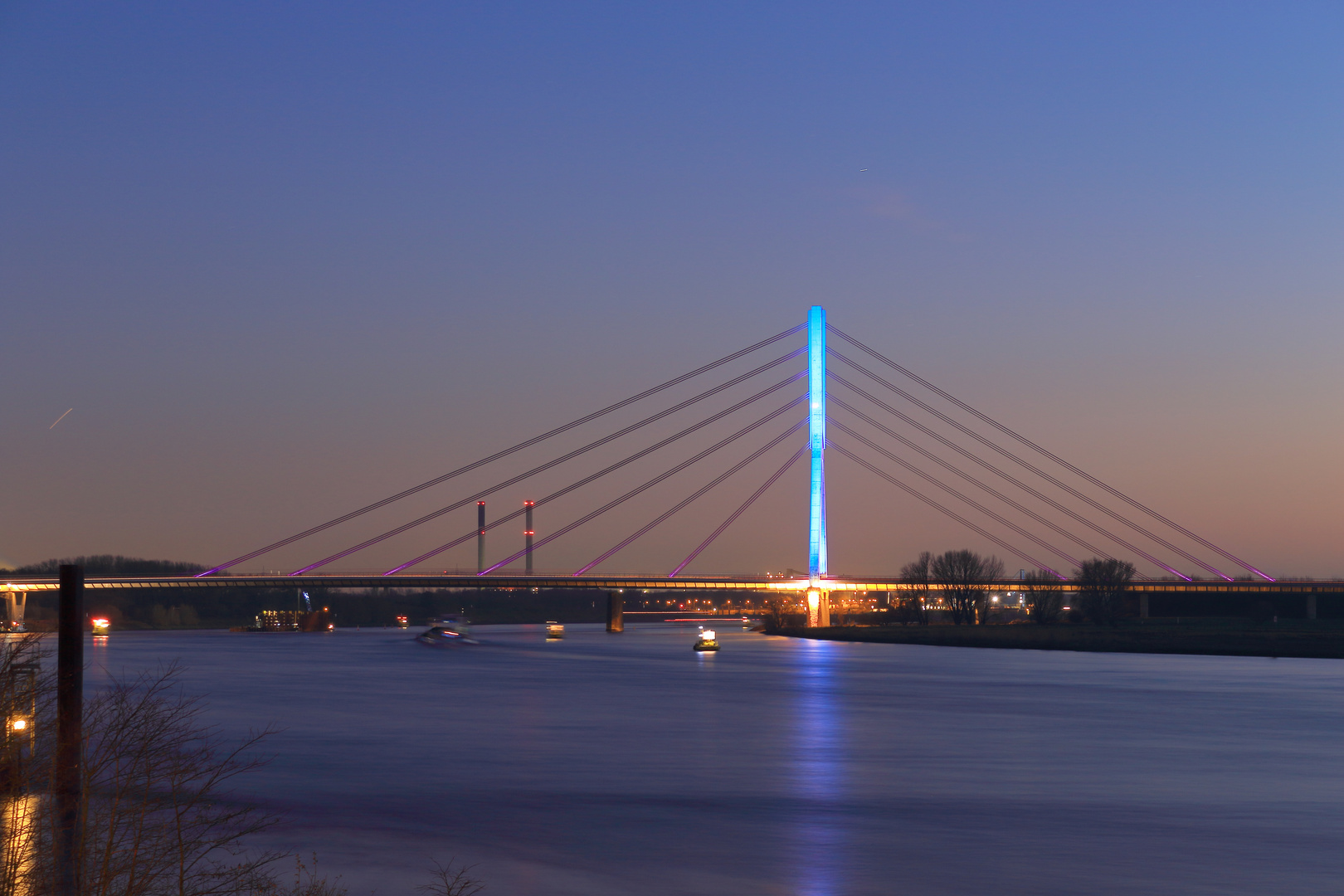 Brücke in Blau