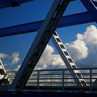 Brücke in Blau - Weiss
