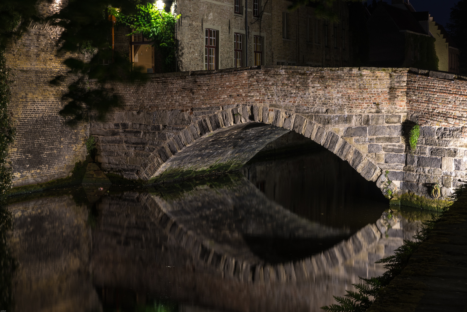 Brücke in Brügge zum Spiegeltag