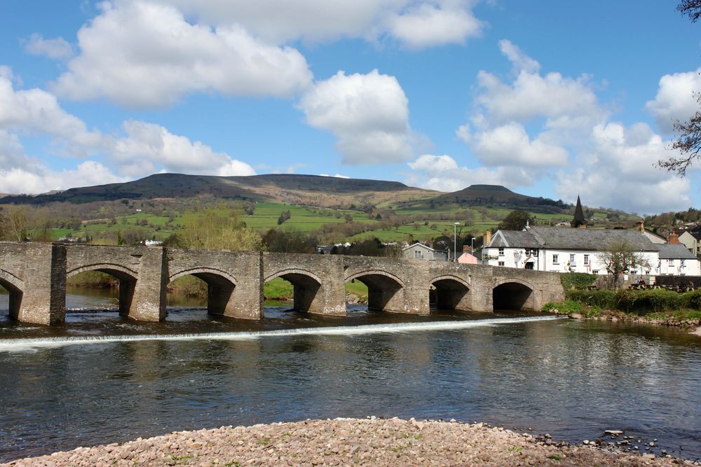 Brücke in Crickhowell / River Usk