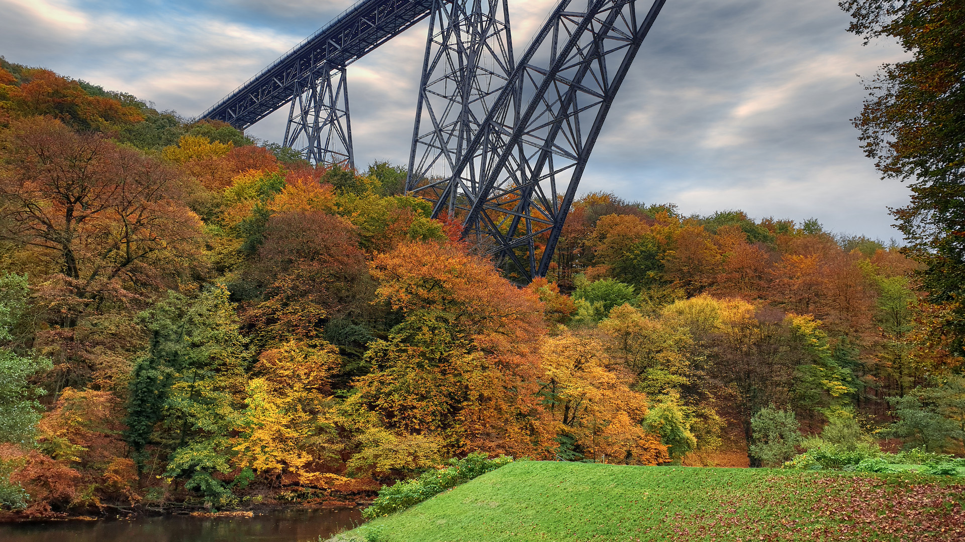 Brücke in den Herbst