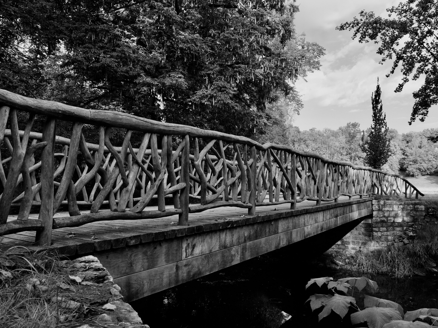 Brücke in den Park an der Ilm