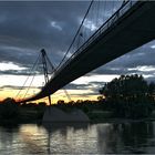 Brücke in den Sonnenuntergang