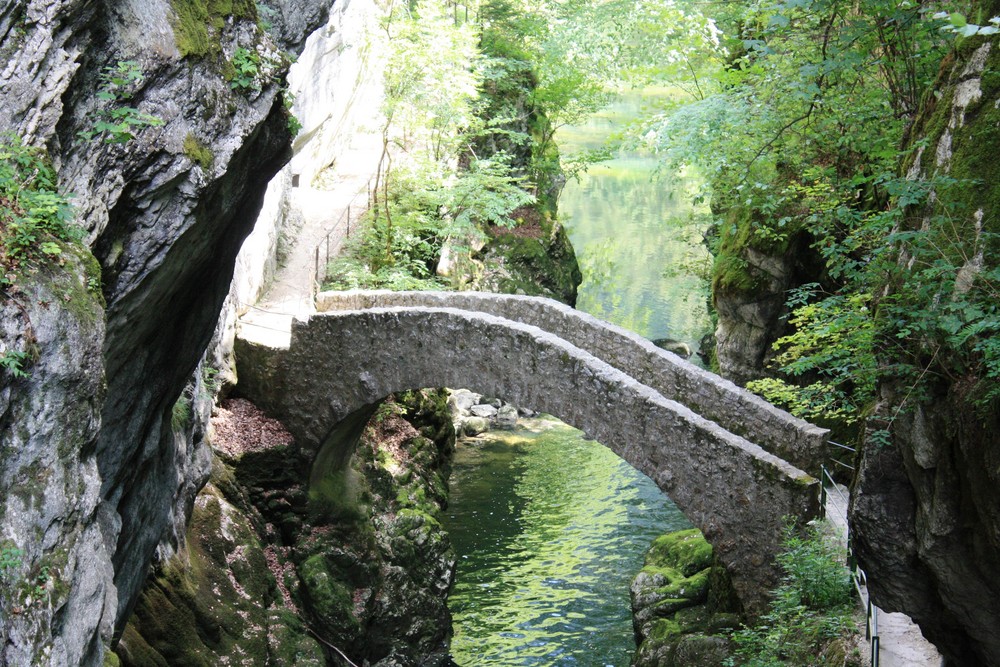 Brücke in der Areuse-Schlucht