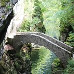 Brücke in der Areuse-Schlucht