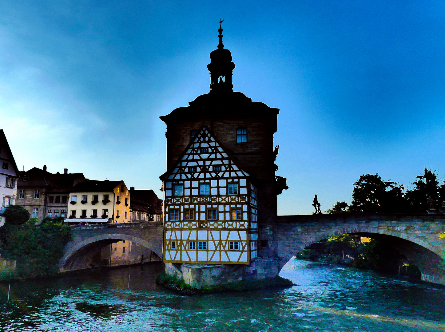 Brücke in der blauen Stunde