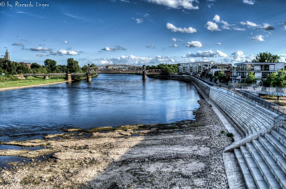 Brücke in der Ferne...