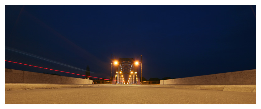Brücke in die Nacht