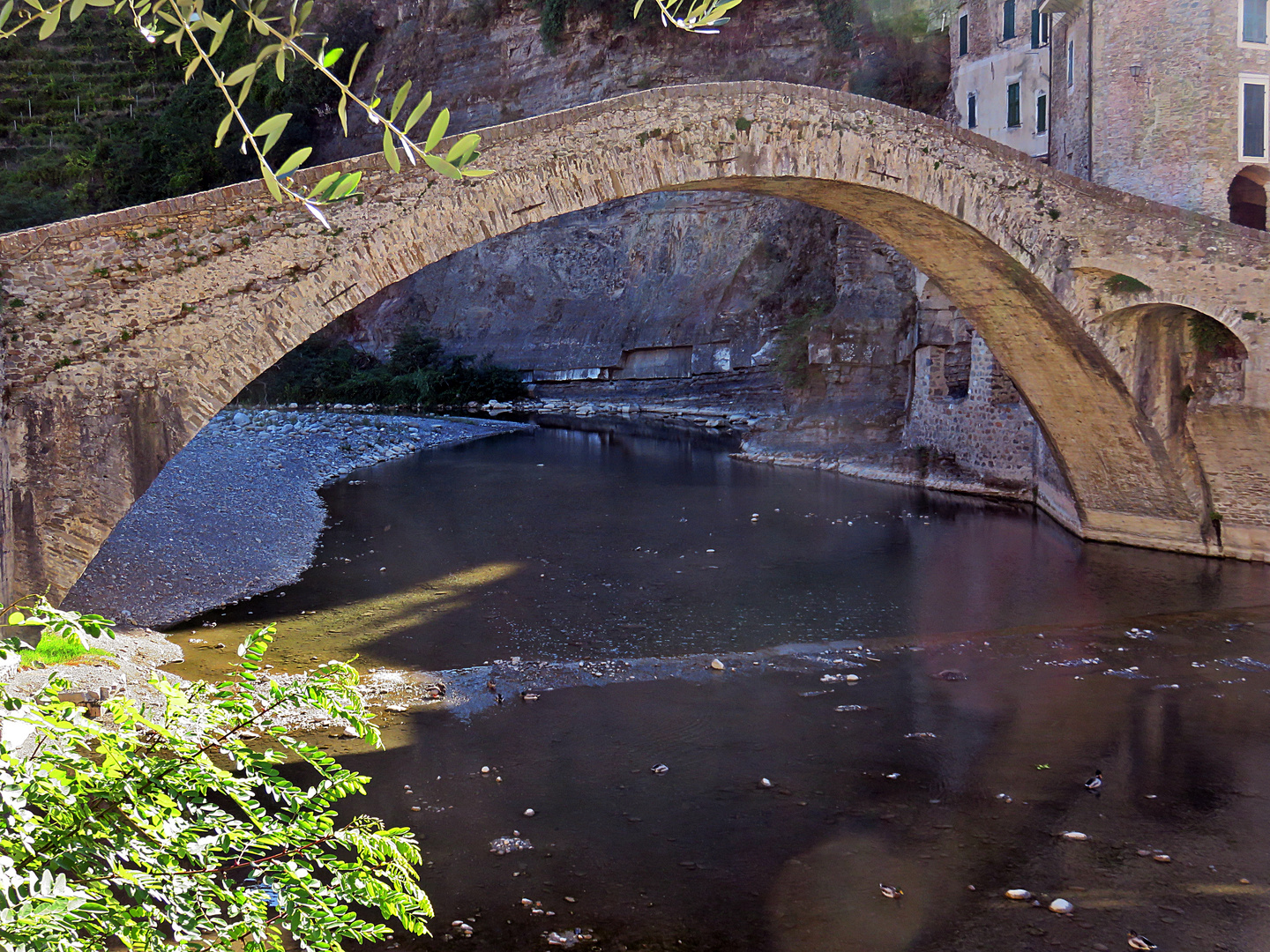 Brücke in Dolceaqua Ligurien