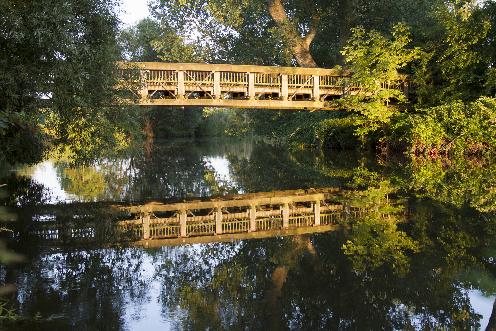Brücke in einem Park bei Hannover