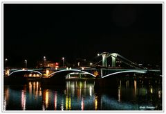 Brücke in Frankfurt bei Nacht