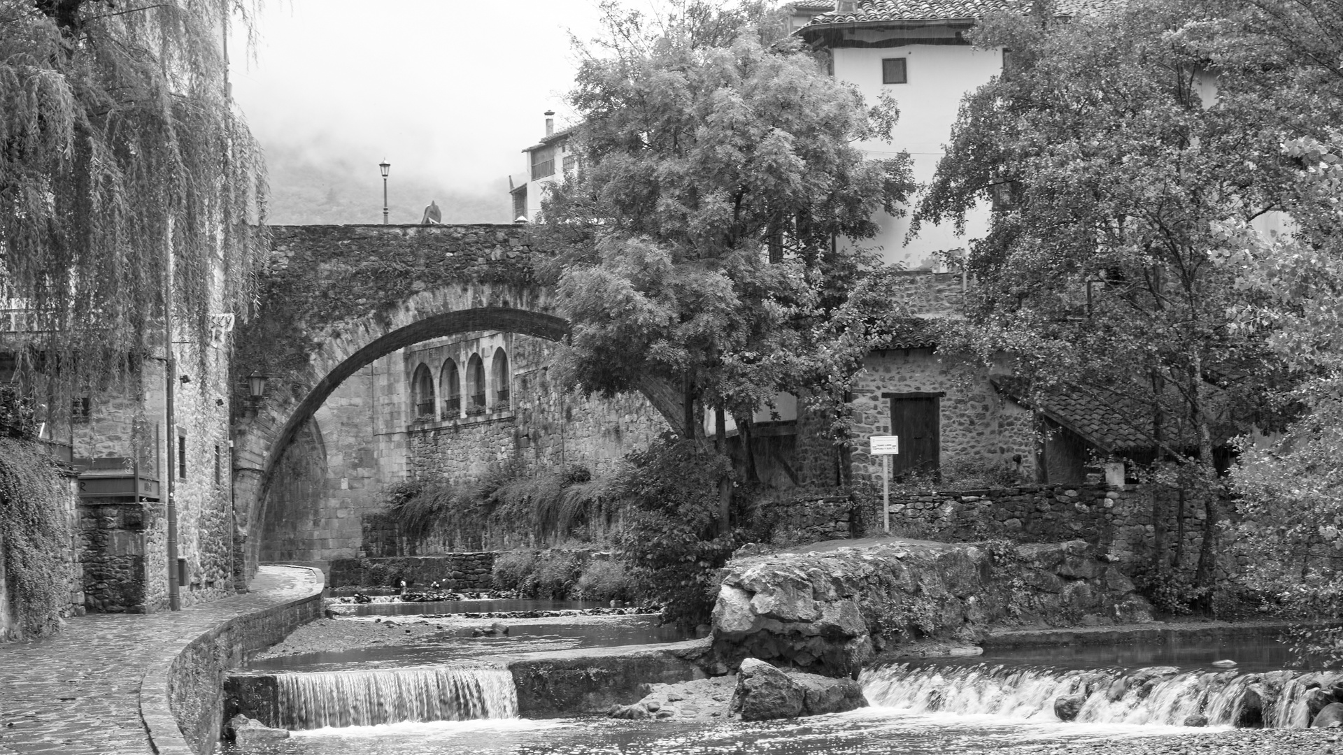 Brücke in Potes, Spanien