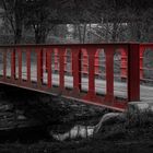 Brücke in Rot