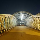 Brücke in Singapur bei Nacht