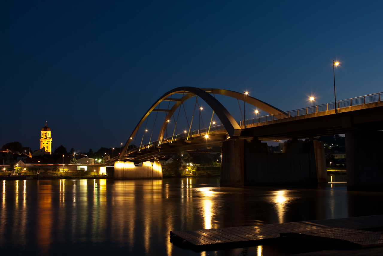 Brücke in Vilshofen bei Nacht