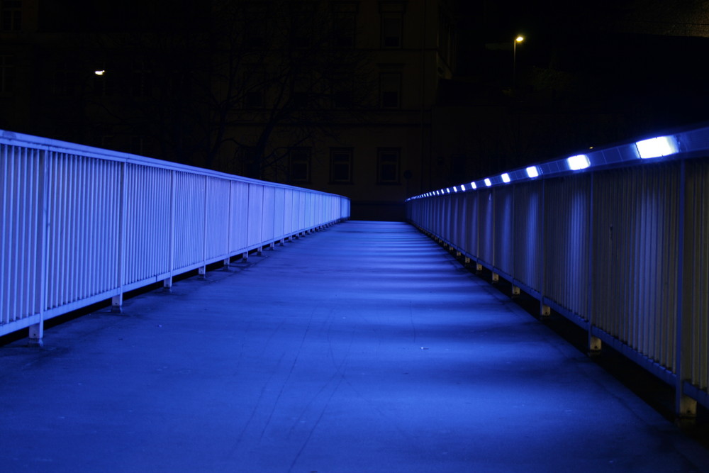 Brücke ins Blaue