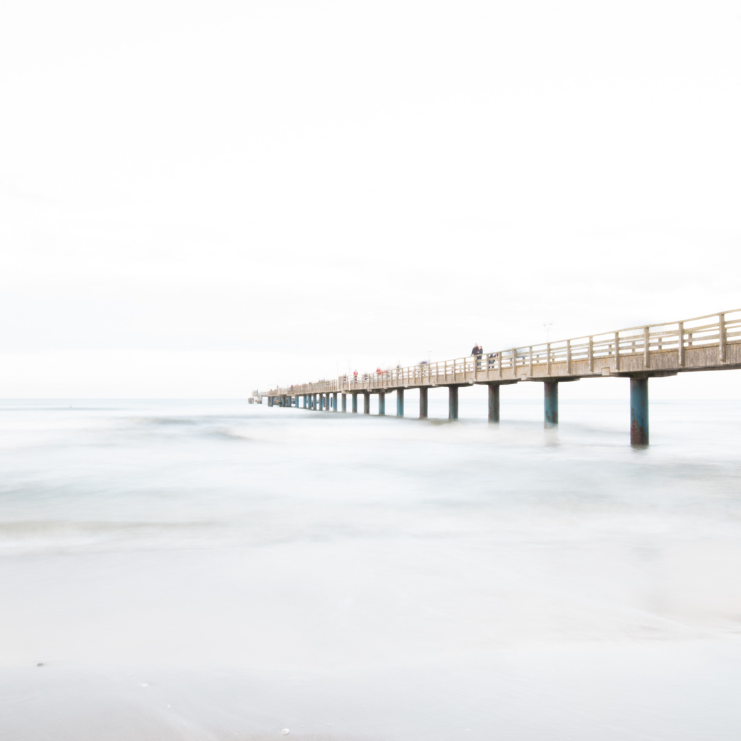 Brücke ins Meer