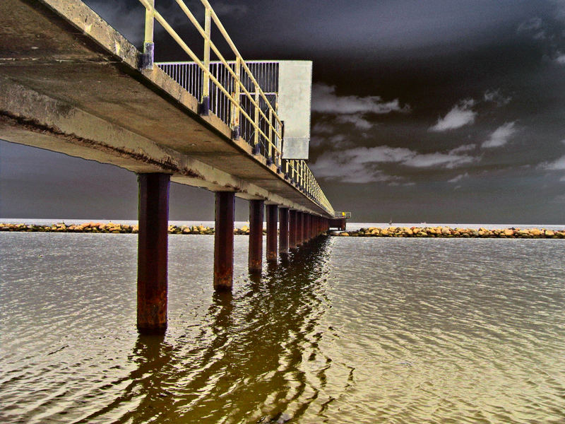 Brücke ins Meer