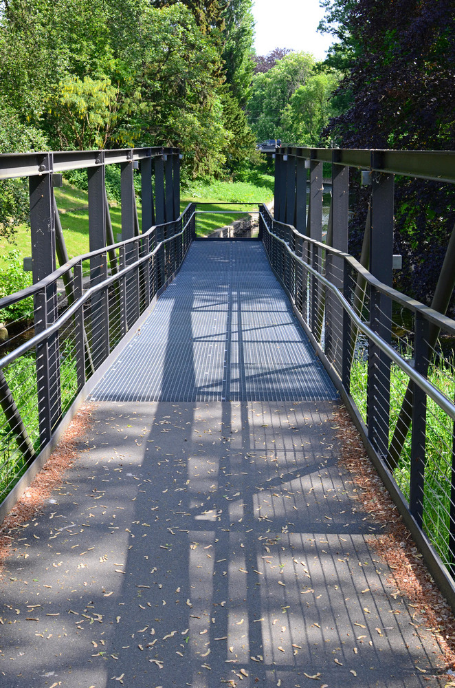 Brücke ins Nichts