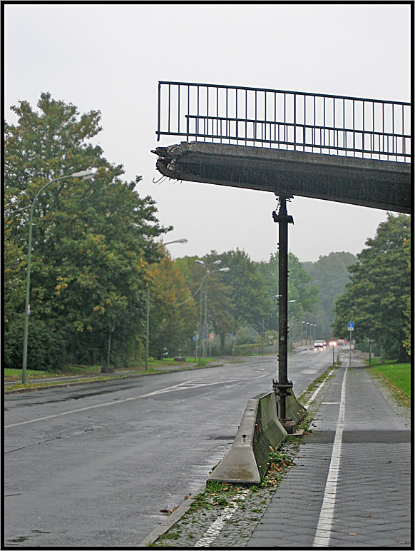 Brücke ins Nichts