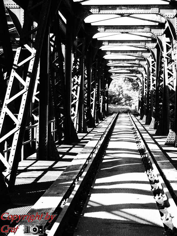 Brücke (Licht & Schatten)