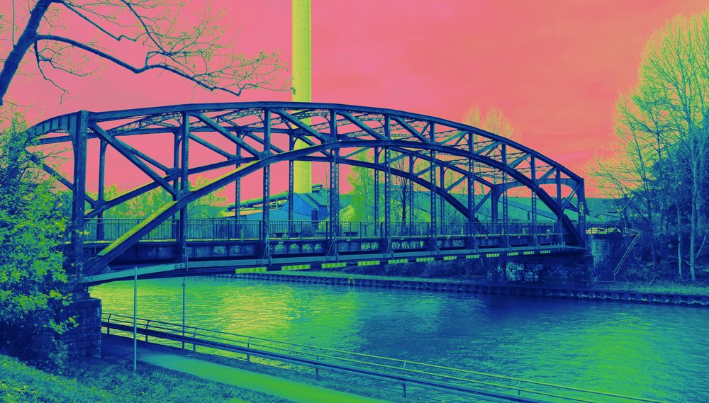 Brücke mal farbenfroh und abstrakt