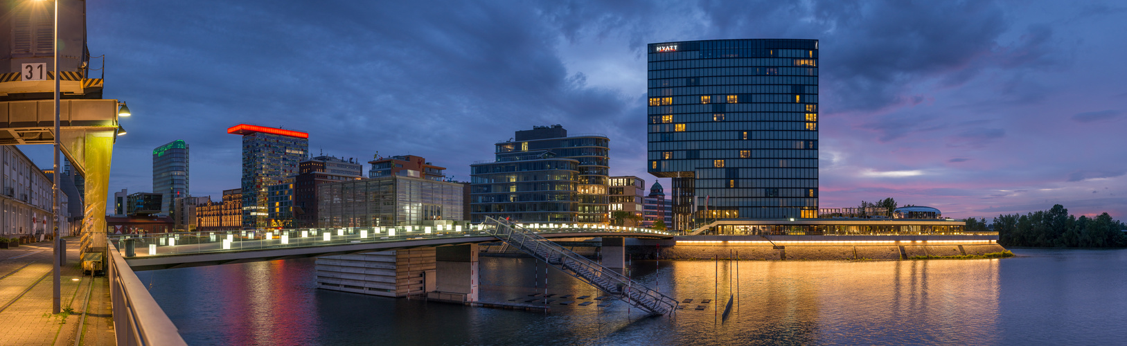 Brücke Medienhafen Düsseldorf 05/2013