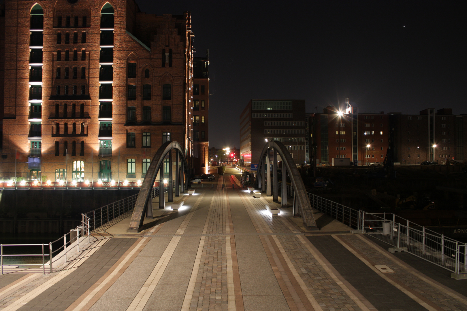 Brücke mit Beleuchtung