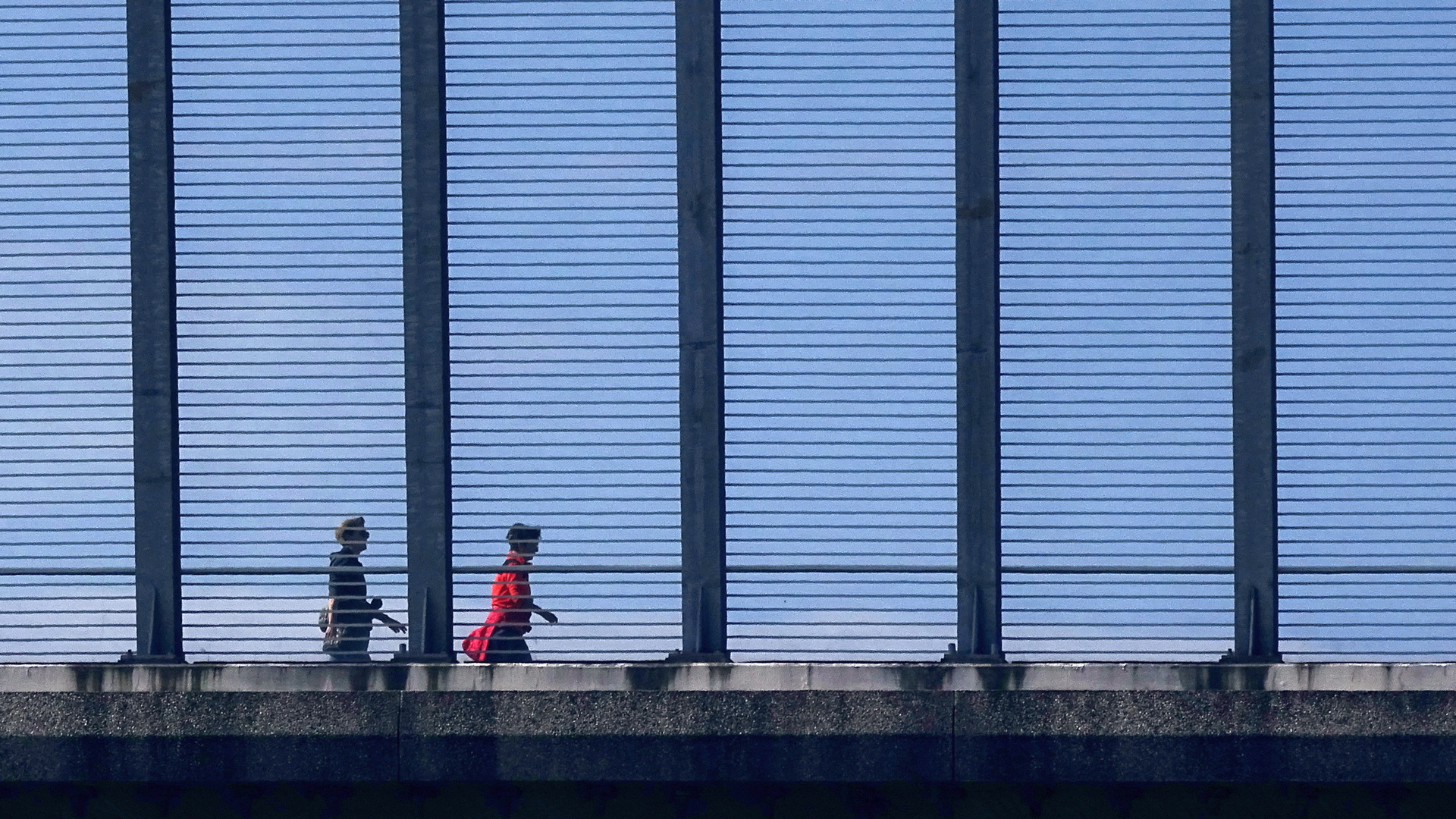 Brücke mit blauen Himmel