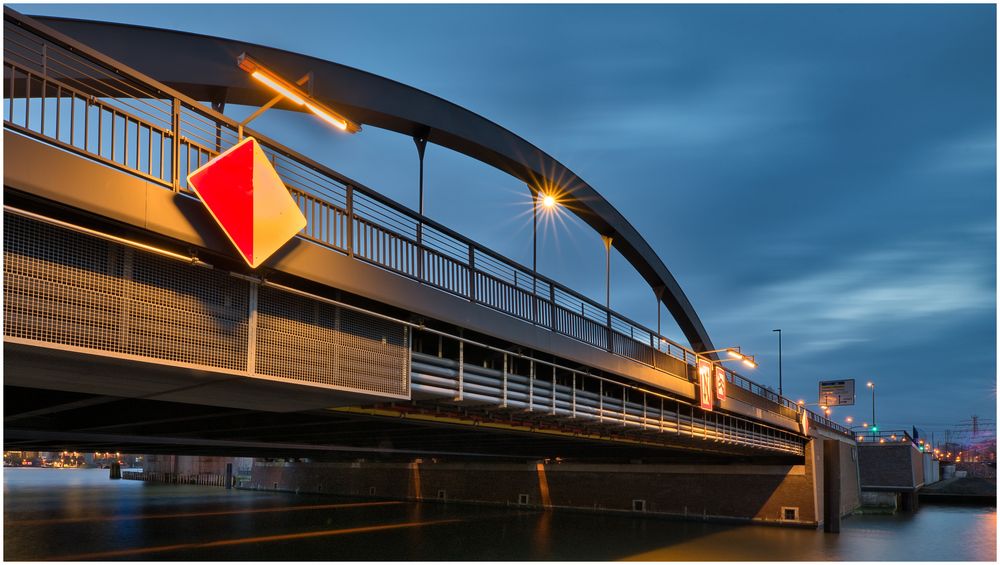 Brücke mit Blendenstern