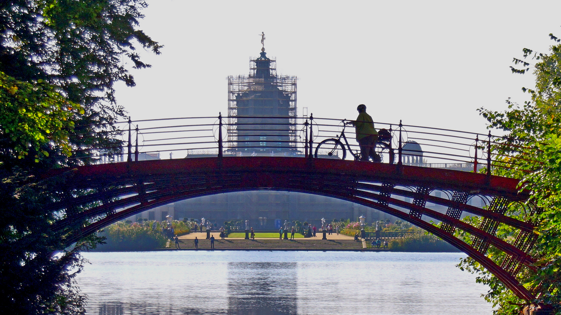 Brücke mit Durchblick