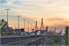 Brücke mit Flieger