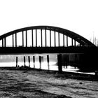 Brücke mit Gegenlicht