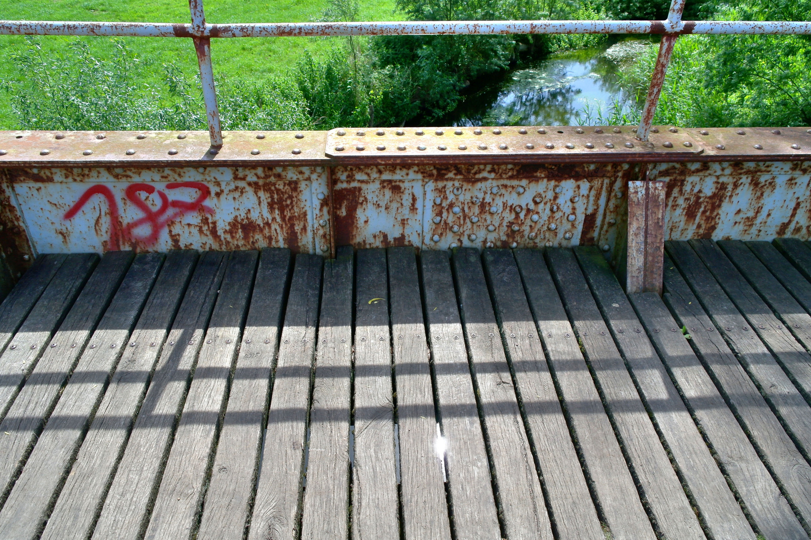 Brücke mit genieteten Stahlträgern