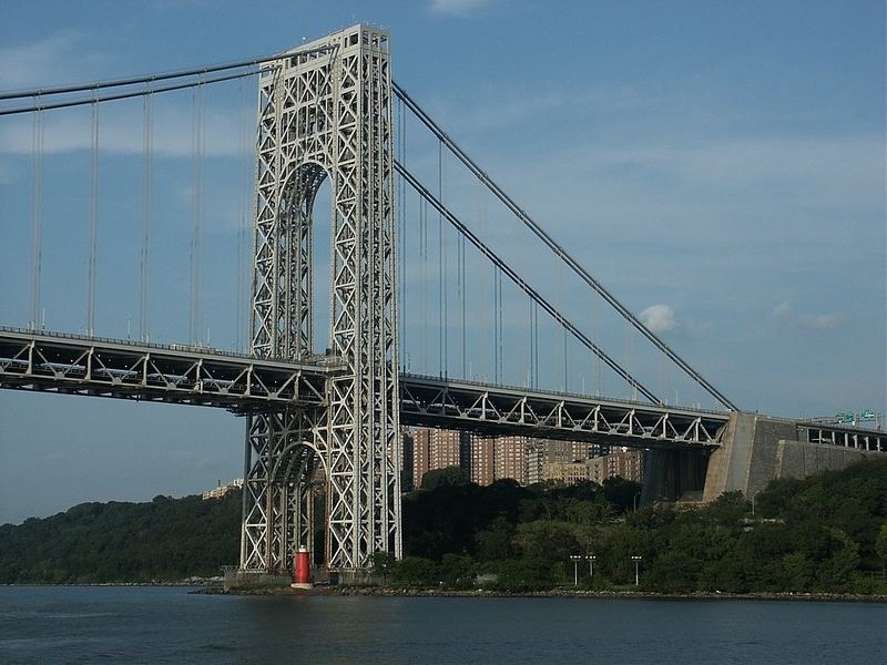 Brücke mit Leuchtturm.......