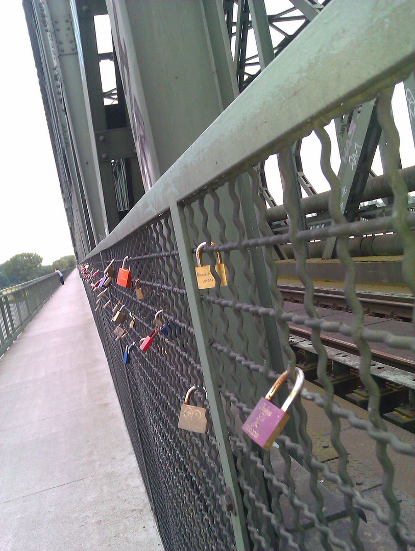 Brücke mit Liebesschlössern