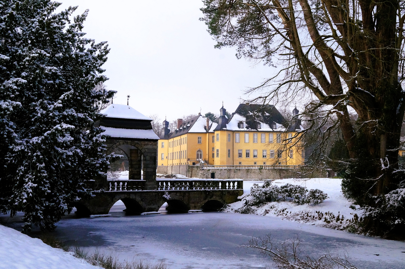 Brücke mit Schloß