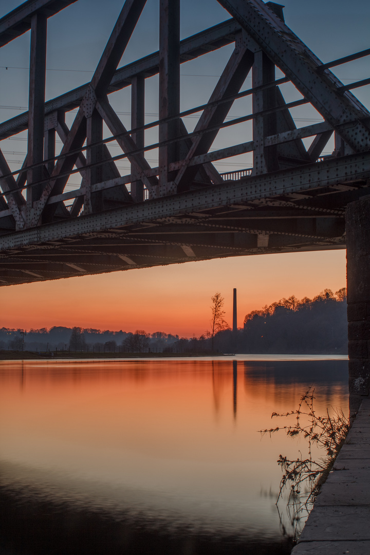 Brücke mit Sonnenuntergang