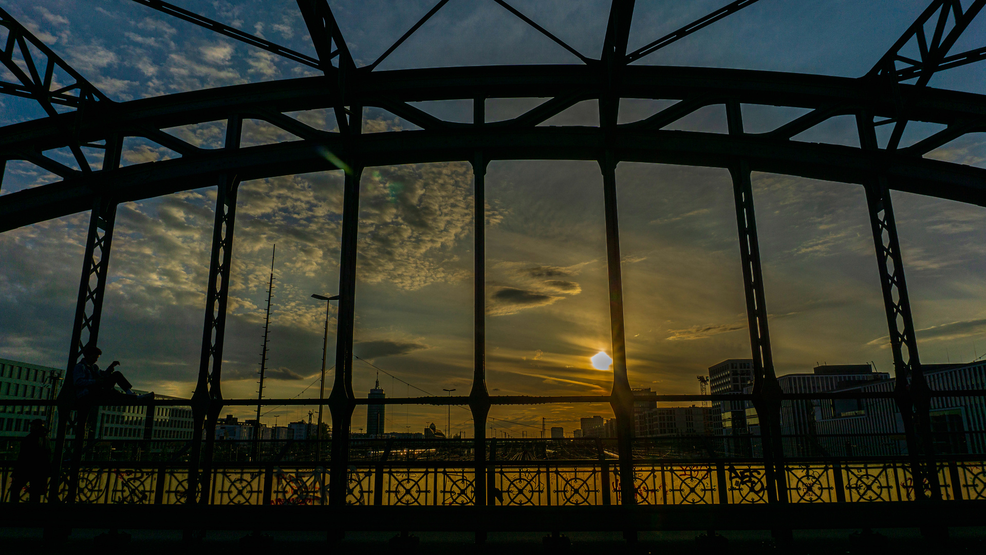 Brücke mit Sonnenuntergang