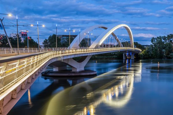 Brücke mit Spiegelung 01