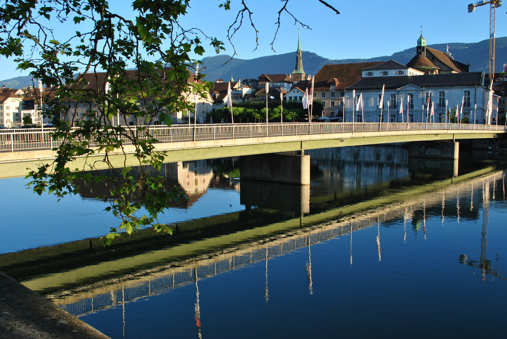 Brücke mit Spiegelung