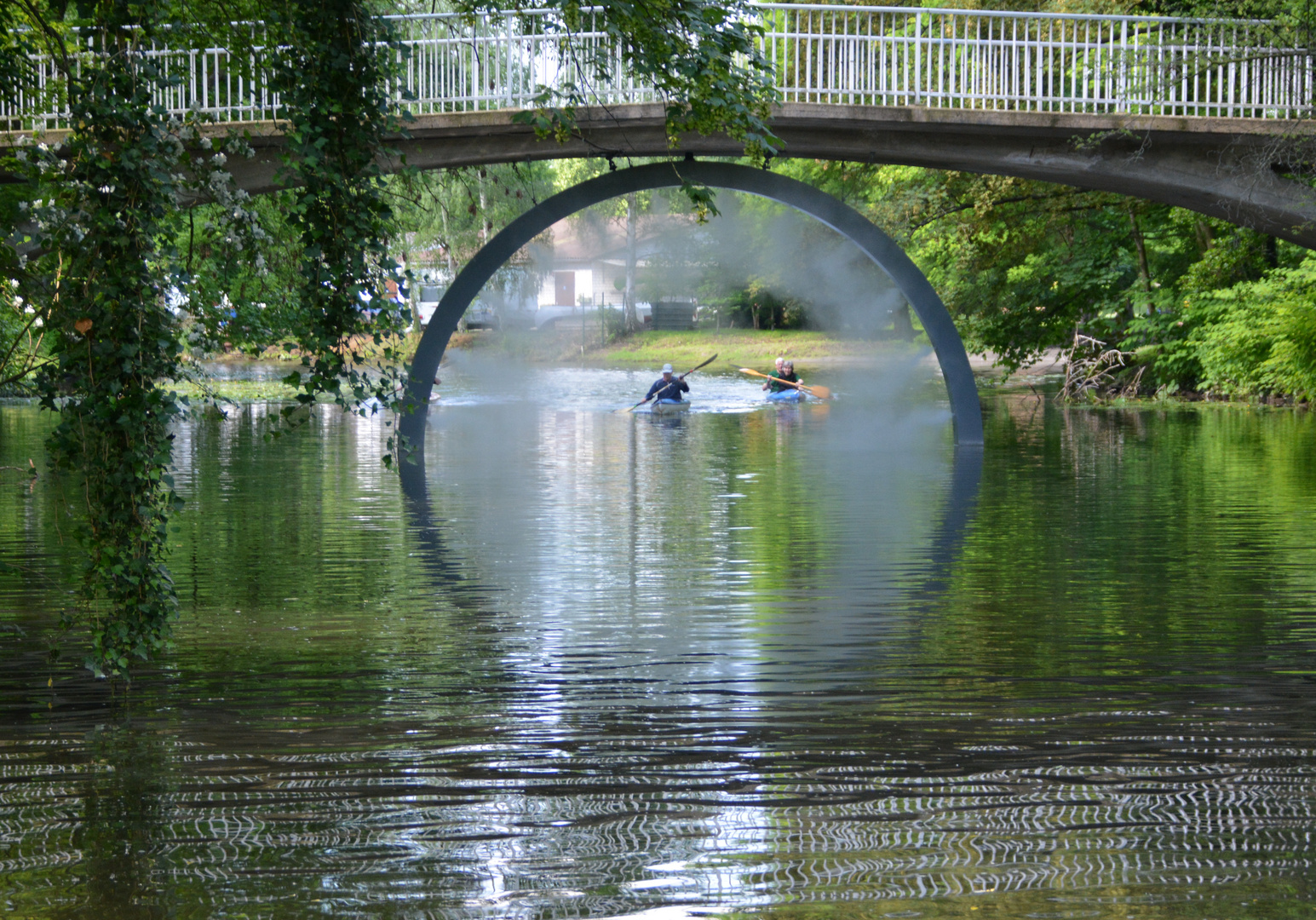 Brücke mit tränendem Auge