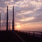 Brücke mit Wolken und Abendsonne