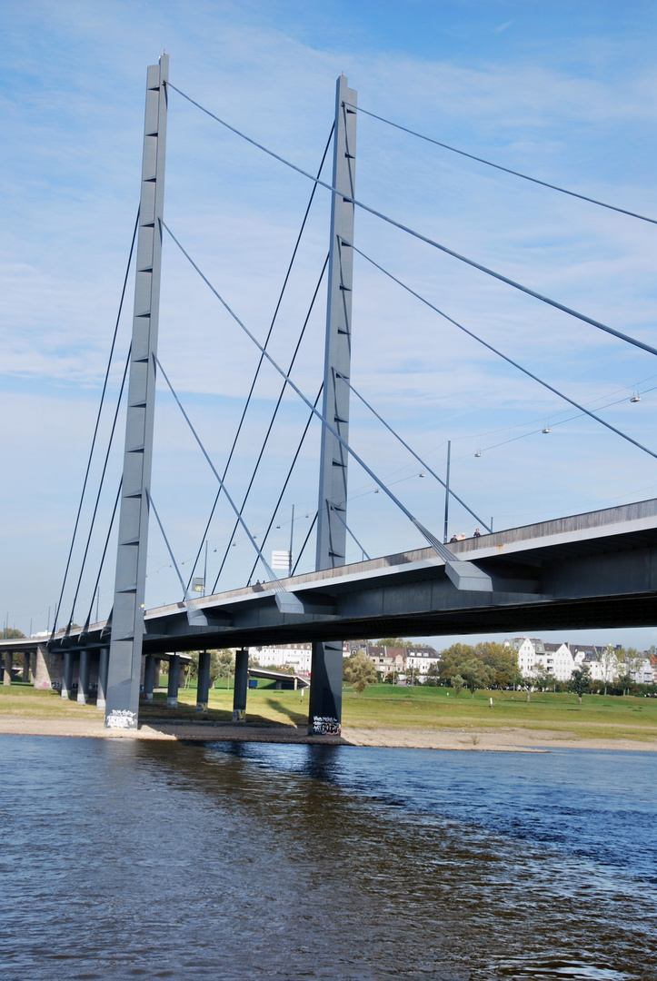 Brücke nach Düsseldorf-Oberkassel2