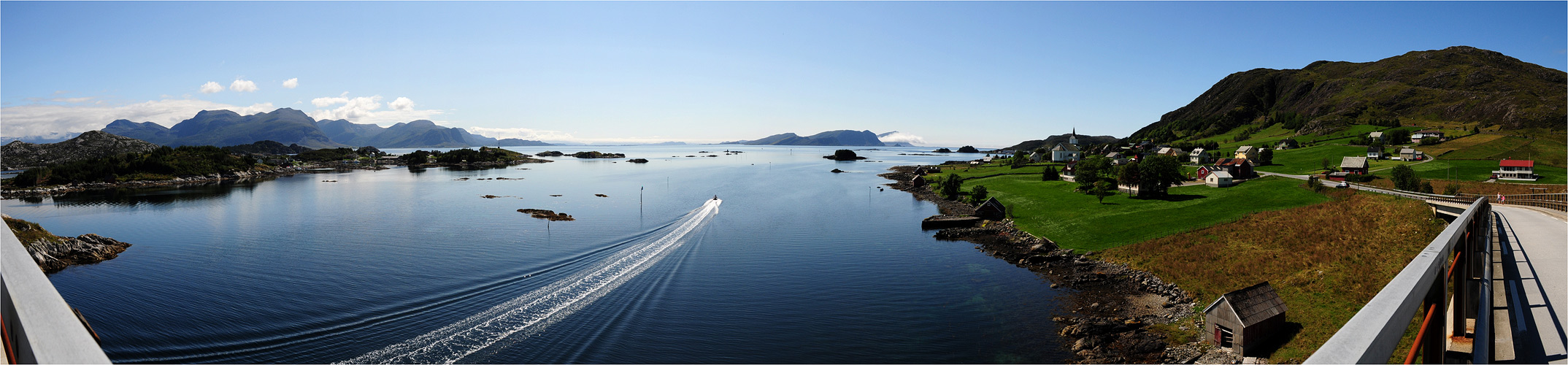 Brücke nach Kalvåg Seeseite